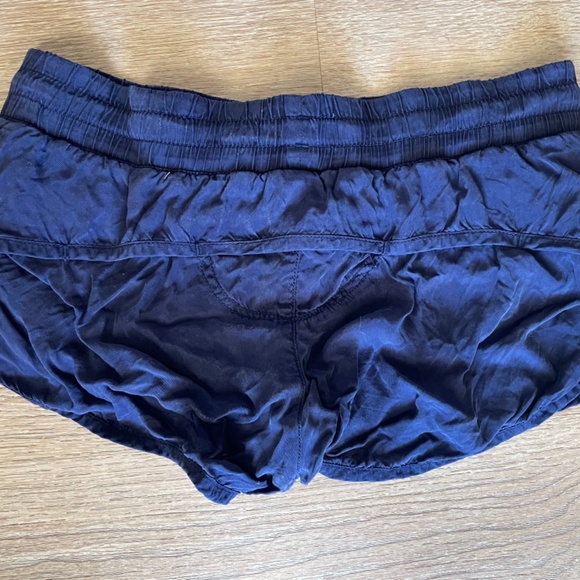 Lorna Jane Running Short - Picture 3 of 3